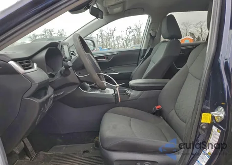 2021 Toyota Rav4 Xle z USA, uszkodzony, nr VIN 2T3P1RFV4MW201940